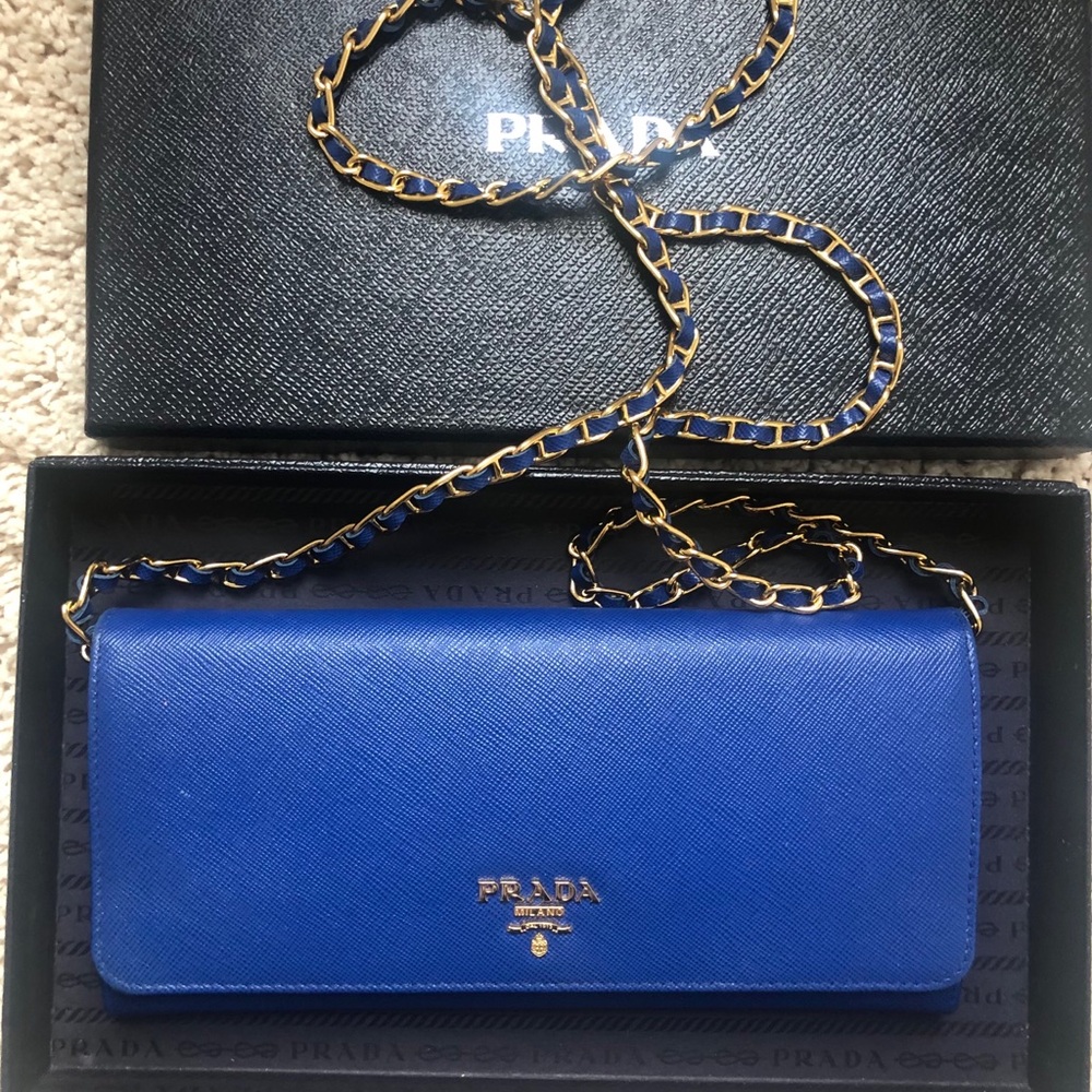 Prada wallet on chain